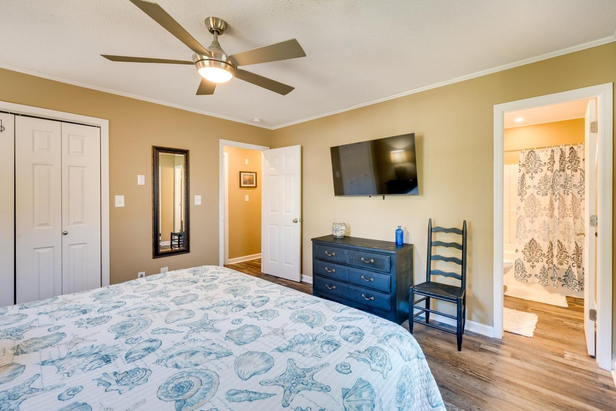 Lovely Emerald Isle Home, Walk To Beach! Экстерьер фото