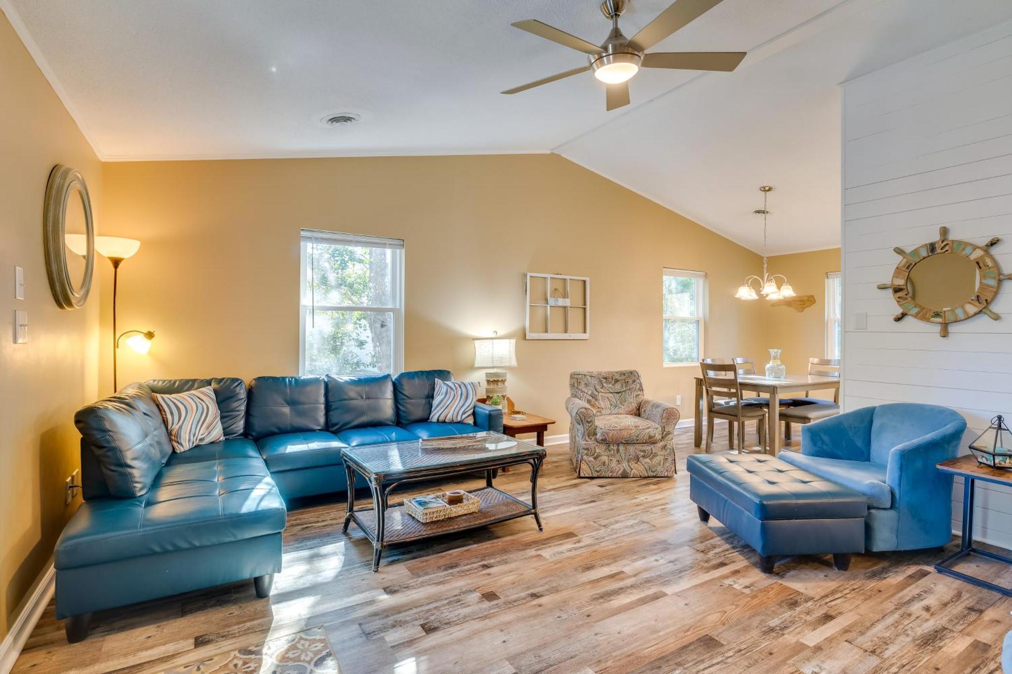 Lovely Emerald Isle Home, Walk To Beach! Экстерьер фото